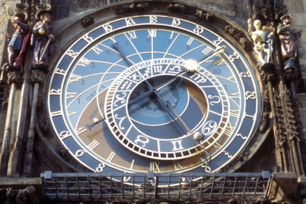 Kirchenuhr mit Mondphase